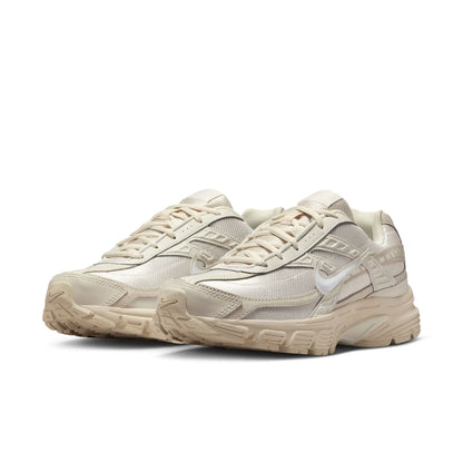 WMNS NIKE INITIATOR