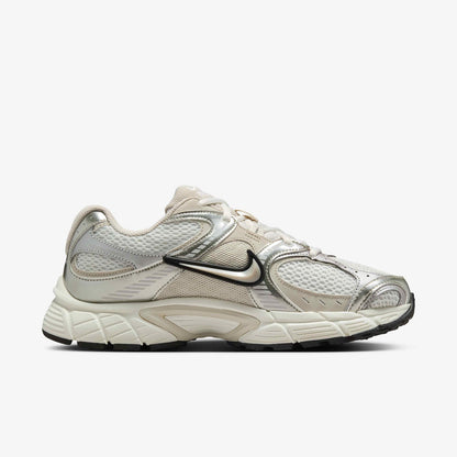 W NIKE V5 RNR