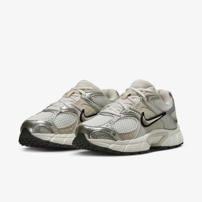 W NIKE V5 RNR