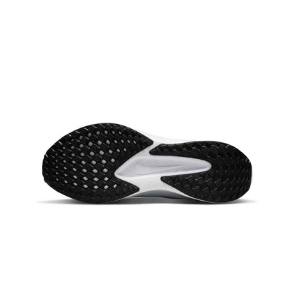 NIKE QUEST 6